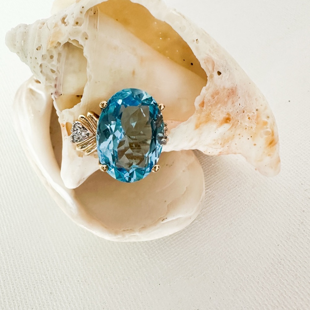Vintage Blue Topaz 14k Gold Cocktail Ring